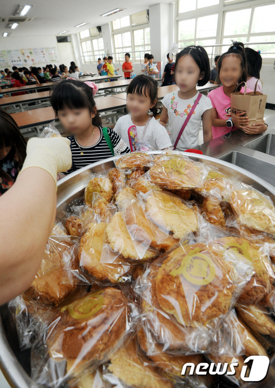 학교비정규직 파업 이틀째…충북 56개교 ‘급식 차질’