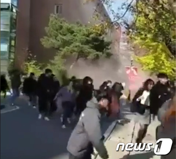 [영상]포항 5.4 지진…외벽은 '와르르' 그룻도 '와장창'